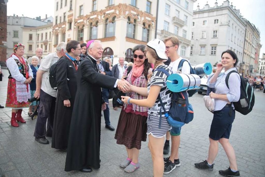 Kraków. Pielgrzymi tłumnie ruszyli na Janą Górę [ZDJĘCIA]