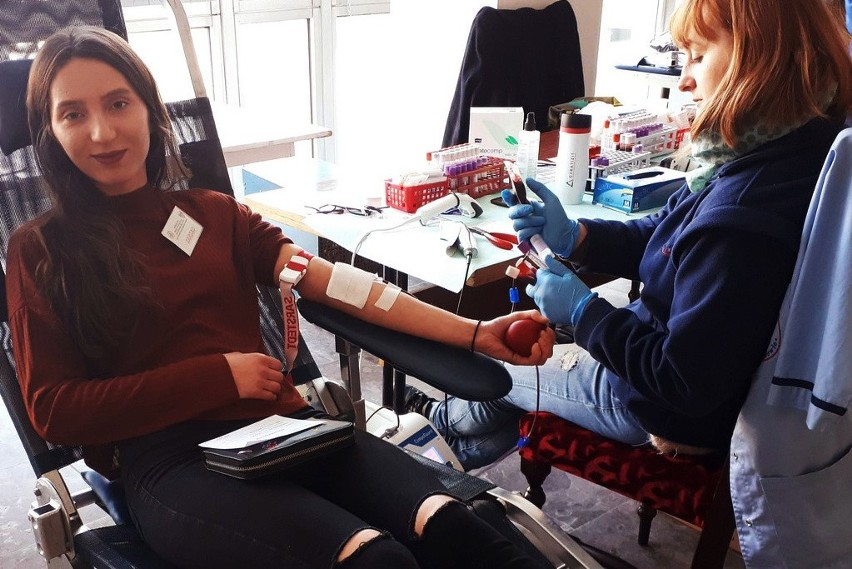 Wiosna honorowych dawców krwi. Na Akademii Górniczo-Hutniczej oddano już ponad 80 litrów krwi. Kolejna akcja - na Politechnice Krakowskiej