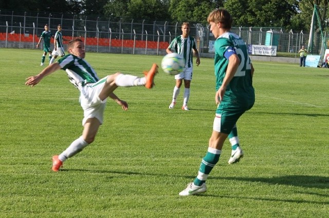 Śląsk Wrocław gładko przegrał 1:3 z Karpatami Lwów, czternastą drużyną ukraińskiej ekstraklasy, w sparingu rozegranym na stadionie MKS-u Kluczbork. Honorową bramkę w rzutu karnego dopiero w 86. minucie strzelił kapitan wrocławian Sebastian Mila.