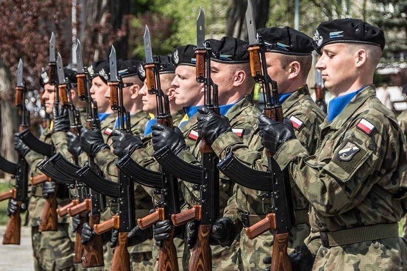 Na ćwiczenia wojskowe są powoływani żołnierze w wieku...