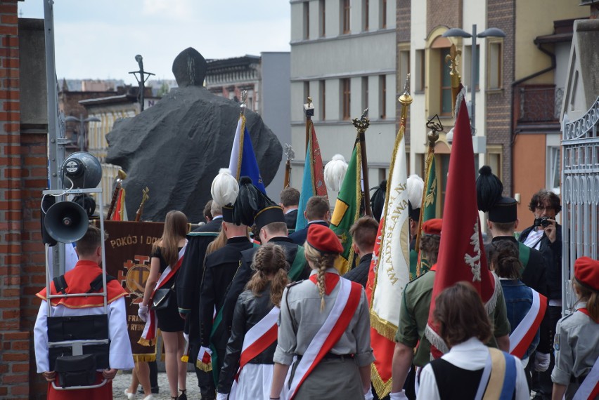 Arcybiskup Wiktor Skworc poświęcił sztandar Rybnika