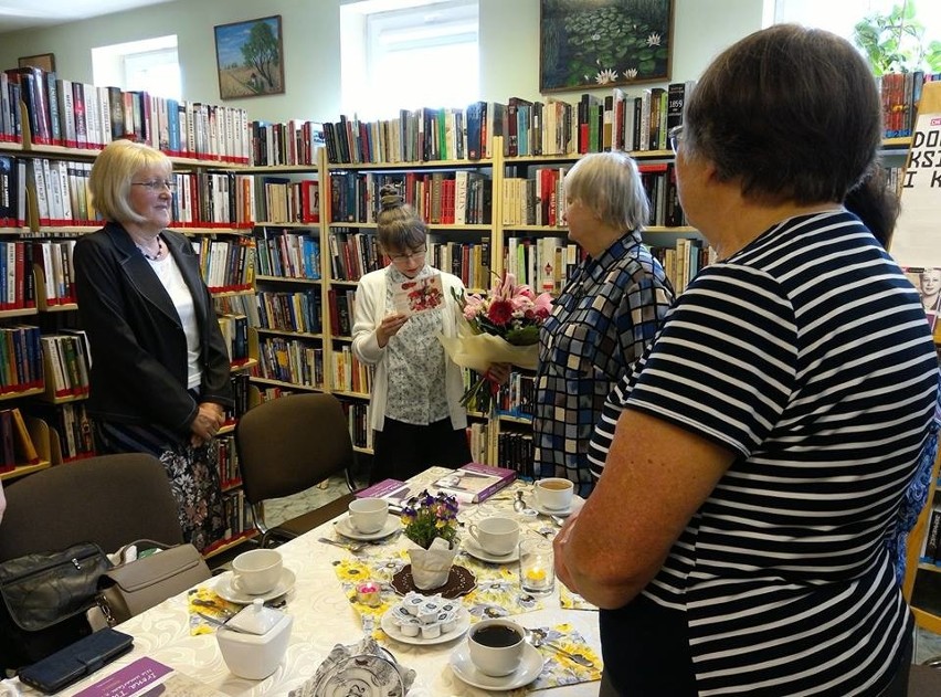 Węgrzce. Urodziny poetki. Zofia Daszkiewicz świętowała w bibliotece