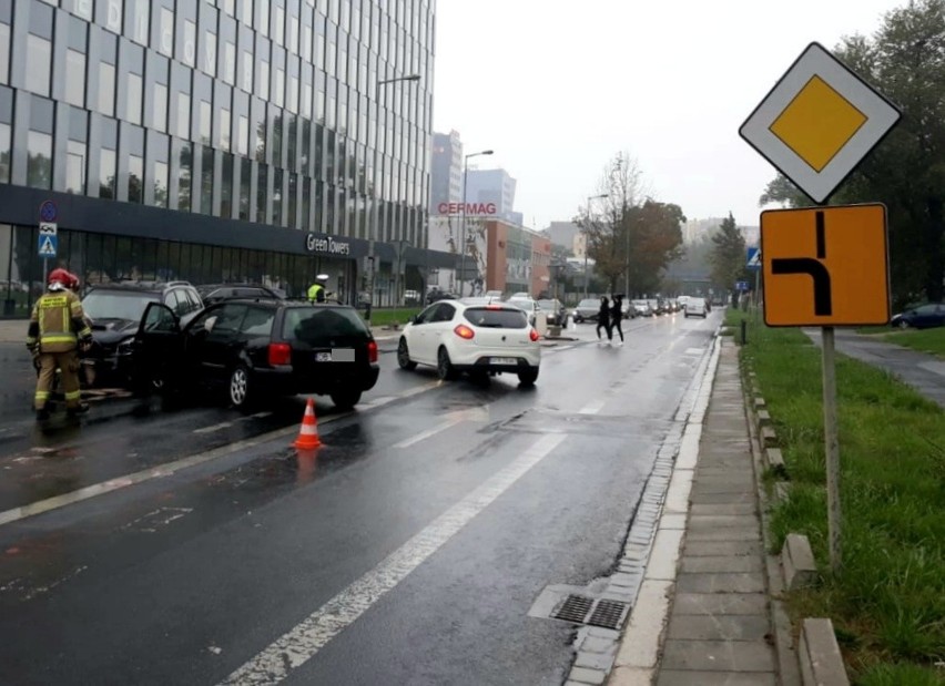 Wypadek na skrzyżowaniu ulicy Strzegomskiej i Śrubowej