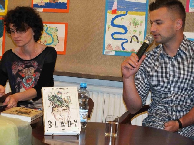 Jakub Małecki ciekawie mówił o swojej twórczości podczas spotkania w Miejskiej Bibliotece Publicznej w Starachowicach