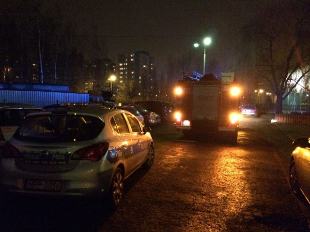 Służby otrzymały informację, że w mieszkaniu bloku przy ul. Staropogońskiej w Sosnowcu znaleziono granat