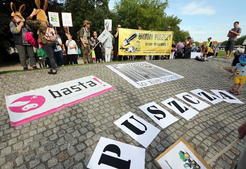 Puszcza to nie towar! Protest w obronie Puszczy Bukowej [zdjęcia, wideo]