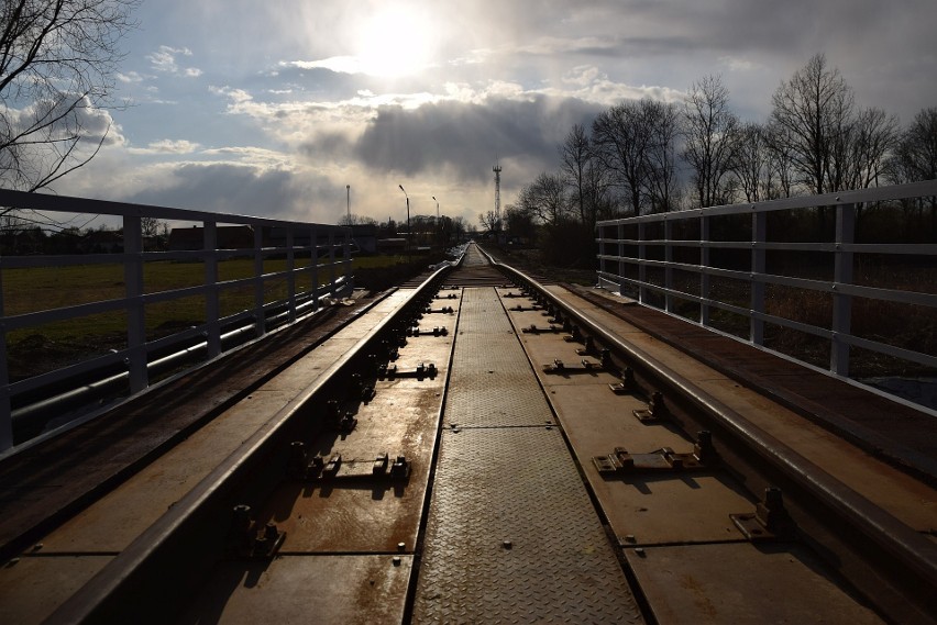 Tak budują linię kolejową Wrocław - Świdnica. Siedem dni w tygodniu (NAJNOWSZE ZDJĘCIA)