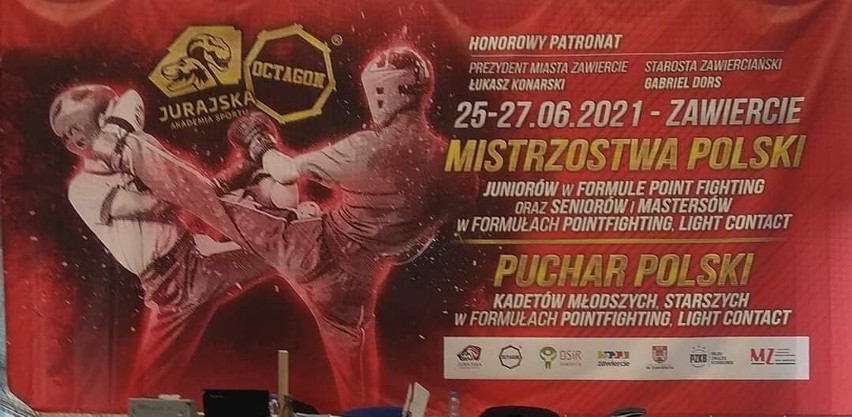 Cztery medale mistrzostw Polski kickbokserów ŁKS Łódź Boks. Zdjęcia