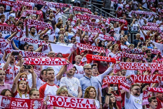 - Wszyscy podziwiają atmosferę na trybunach podczas meczów reprezentacji Polski - mówi Jacek Kasprzyk, szef związkowej centrali