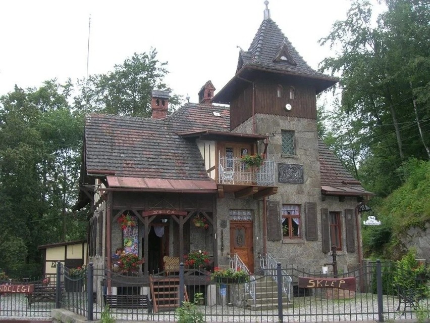 Perełka na sprzedaż. Można kupić wyjątkowy dom na najstarszej zaporze w Polsce (ZDJĘCIA)
