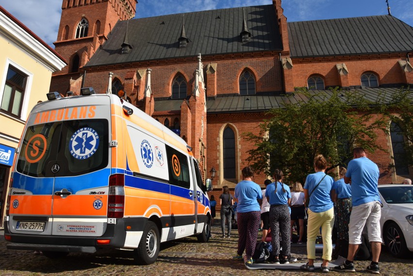 Piesza pielgrzymka wyruszyła z Tarnowa na Jasną Górę. Pątnicy przemierzają trasę w formie sztafety [ZDJĘCIA]