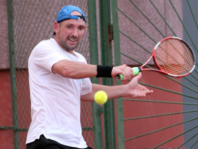 Krzysztof Bułkowski z Łomży w sobotnio-niedzielnych zawodach był najlepiej dysponowany ze wszystkich tenisistów.