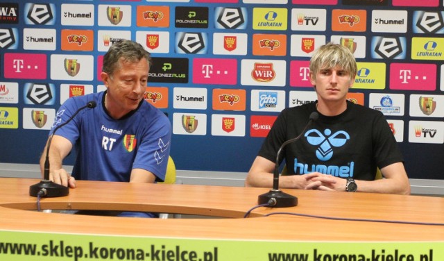 Trener Ryszard Tarasiewicz i Jacek Kiełb na konferencji prasowej przed meczem z Cracovią. 