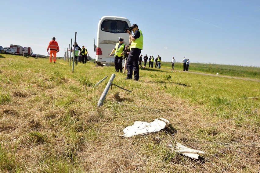 Autokar wypadł z drogi na trasie S3 na styku powiatów...