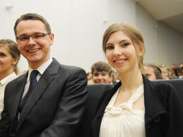 Patrycja Mindykowska i Daniel Strzelecki tytuły najlepszych - ona absolwenta, on - studenta - odebrali podczas inauguracji nowego roku akademickiego