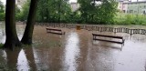 ALERT RCB. Intensywny deszcz na Śląsku w niedzielę. Dziś możliwe są burze, wichury, a nawet gradobicia. Na rzekach stany alarmowe 