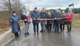 Mieszkańcy Kolonii Piaski w gminie Kunów mają nową drogę. Po wielu latach wreszcie mają dobry dojazd do domów