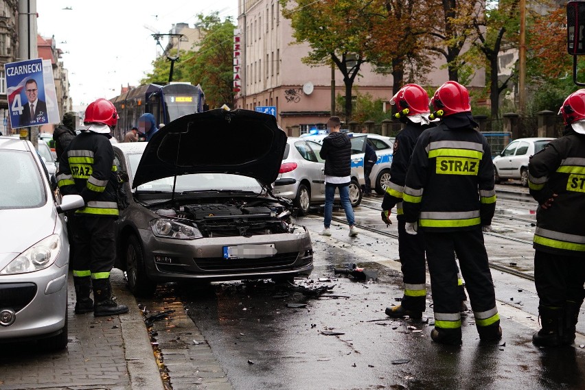 Wypadek na Traugutta. Korki i zablokowane torowisko [ZDJĘCIA]