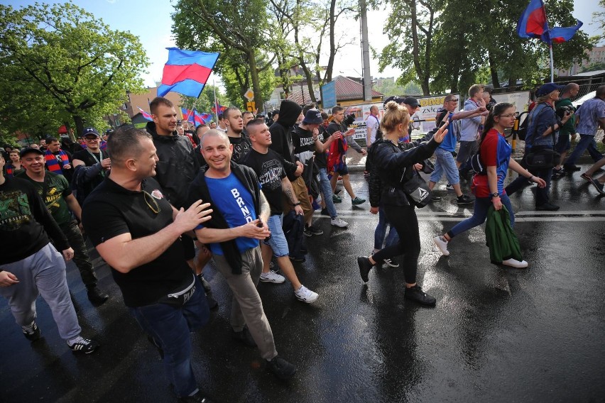 Zobacz kolejne zdjęcia. Przesuwaj zdjęcia w prawo - naciśnij...