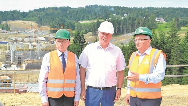 Na budowie w Skomielnej. Od lewej: Jacek Gryga, Kazimierz Szczepaniec oraz Andrzej Adamczyk