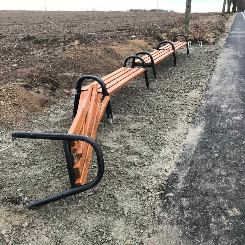 Ścieżka rowerowa w Kochłowicach, prowadząca do grodu...