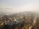 Pałac Stadnickich w Nawojowej w remoncie. Obiekt pięknieje na zewnątrz i we wnętrzach [ZDJĘCIA]