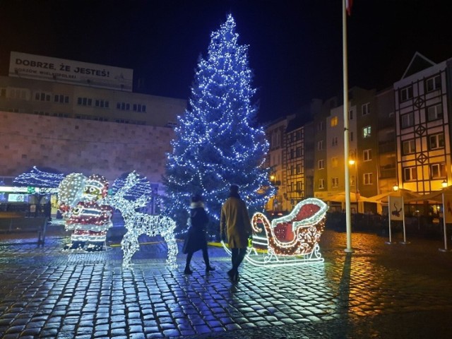 W tym roku na świąteczne oświetlenie przeznaczone zostanie 65 tys. zł. To około 1/5 kwoty z zeszłego roku.