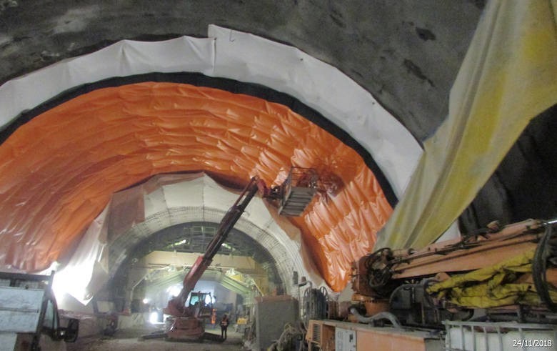 Opóźnienia przy drążeniu tunelu na zakopiance szacowane są na kilka miesięcy. Po kilku tygodniach przerwy wznowiono drążenie tunelu