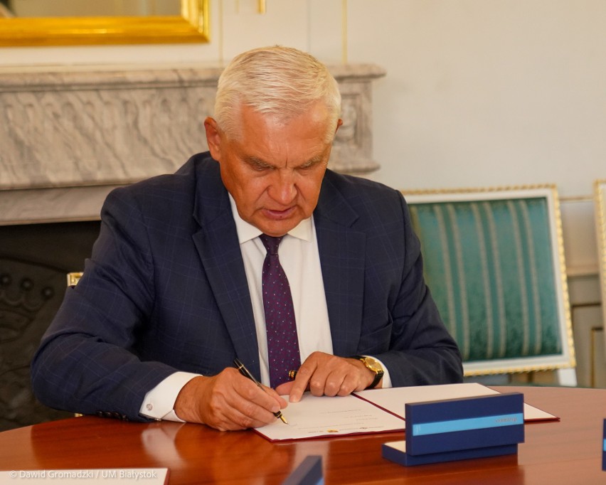 Umowę o utworzeniu BKE podpisuje prezydent Białegostoku...