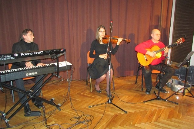 Koncert z okazji Święta NiepodległościAespół "Arete" wykonał różne piosenki.