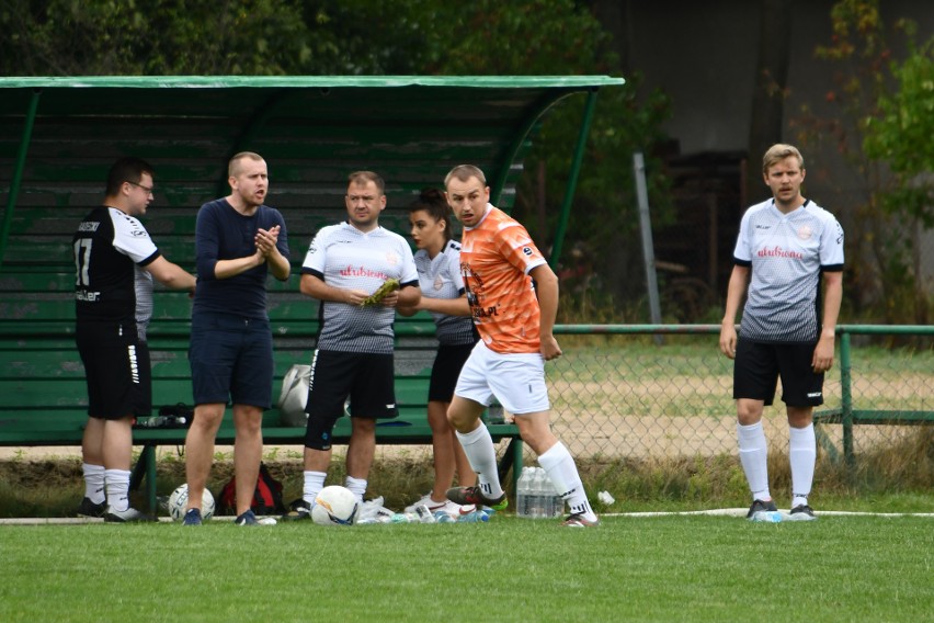 Okręgowy Puchar Polski. 16 drużyn, 8 meczów, 16 godzin Radości z futbolu