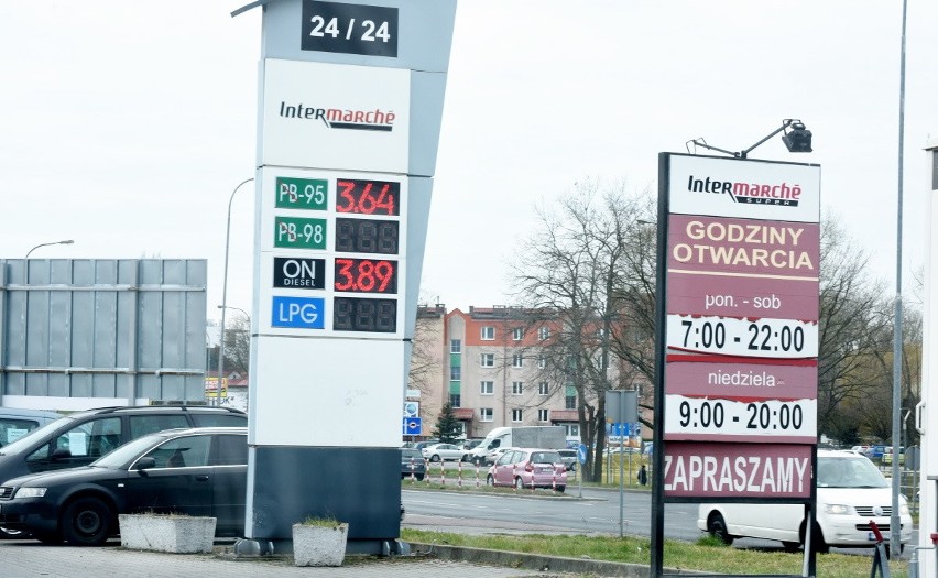 Stacja paliw Intermarche przy ul. Batorego w Zielonej Górze...