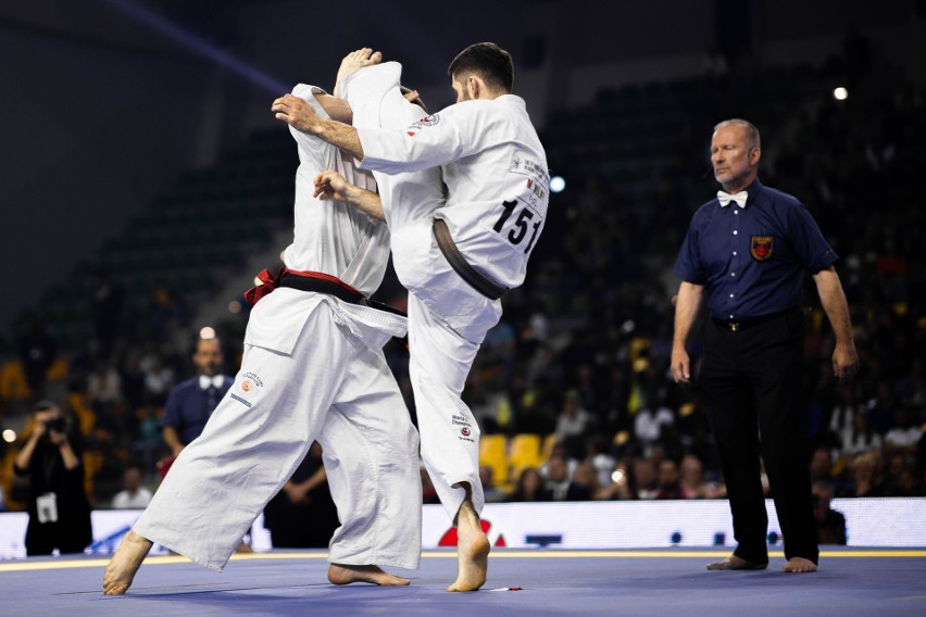 VII Mistrzostwa Świata Karate w Kategoriach Wagowych w Kielcach pełne emocjonujących walk. Zobacz je 