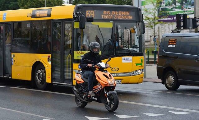 Na ulicach Bydgoszczy od kilku tygodni użytkownicy jednośladów mogą korzystać z buspasów. Czy w Toruniu to się sprawdzi?