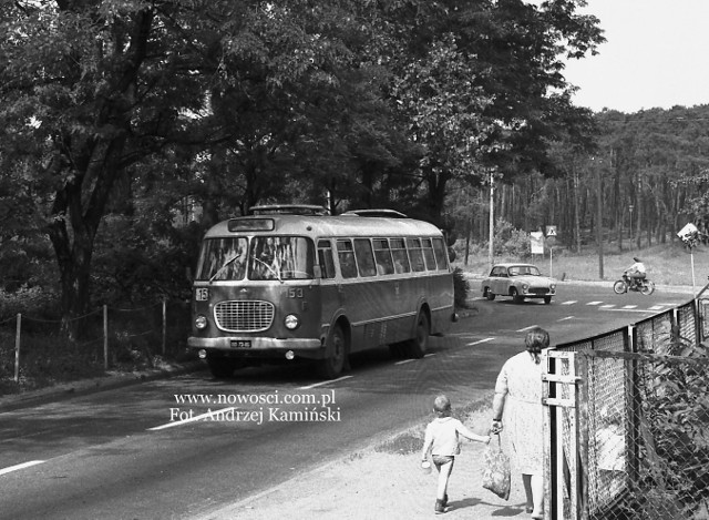 Autobus miejski linii nr 15 koło Rudelki w latach 70.