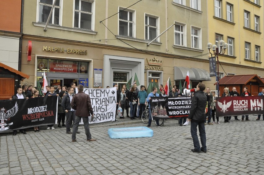 Wrocław: Narodowcy protestują przeciwko imigrantom (ZDJĘCIA)