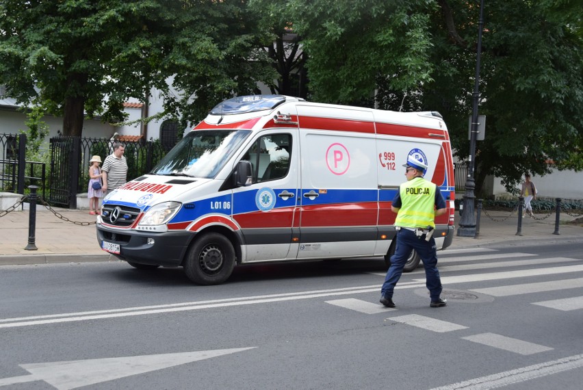 Potrącenie pieszej na ul. Narutowicza. Kobieta została przewieziona do szpitala