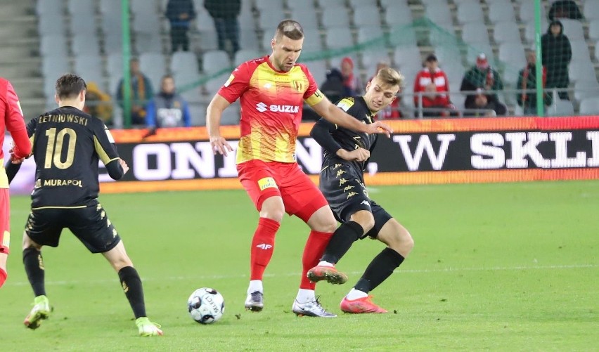 Fortuna 1 Liga. Korona Kielce znowu zawiodła. Zremisowała z ostatnim w tabeli Górnikiem Polkowice 2:2. Były dwie czerwienie