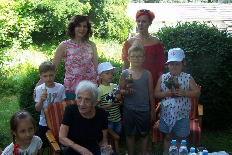 Ostrowieckie przedszkolaki z "dziewiętnastki" nagrodzone w Iłży. Spotkały się z córką Jana Brzechwy [ZDJĘCIA]