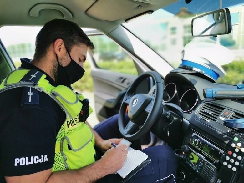 Akcja policji na drogach w województwie podlaskim. W całym regionie policja będzie dziś częściej kontrolować kierowców [ZDJĘCIA, WIDEO]