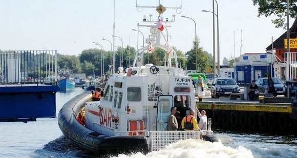 Akcja ratownicza na Bałtyku. Statek ratowniczy Tajfun