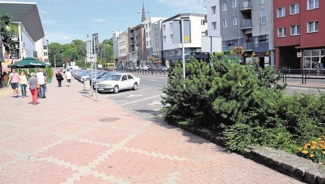 W tym miejscu ulicy Wyszyńskiego miałoby powstać przejście dla pieszych. Pomysł z jednym przejściem popiera m.in. policja