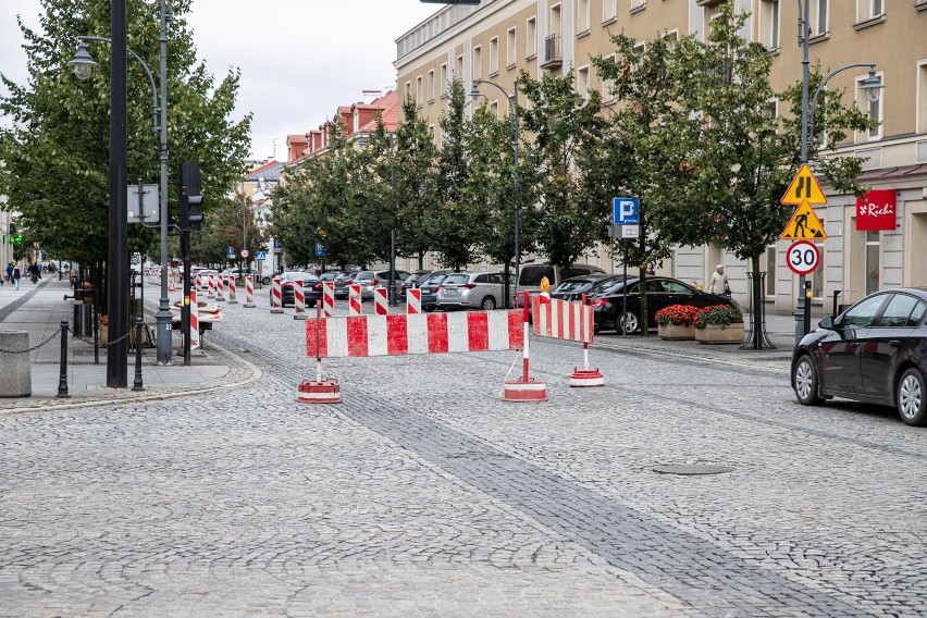 Białystok. Remont nawierzchni na ul. Lipowej. Utrudnienia drogowe potrwają przez miesiąc [ZDJĘCIA]