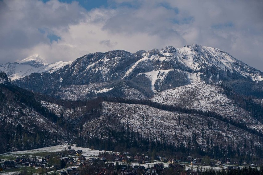 Tatry. Niżej wiosna, wyżej zima i zagrożenie lawinowe [ZDJĘCIA]