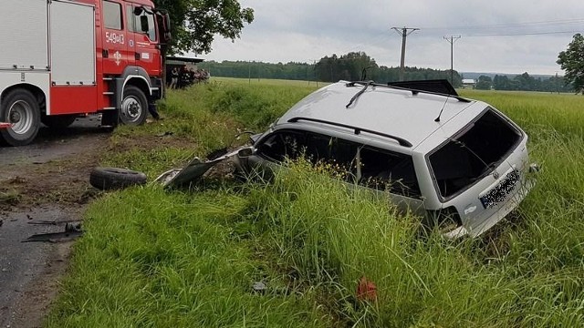 Do tragicznego wypadku doszło pod Ostrzeszowem. 20-letni sprawca był pijany, bez prawa jazdy