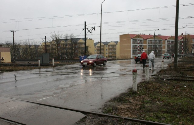 Przejazd kolejowy na ul. Popiełuszki (zdjęcie ilustracyjne)