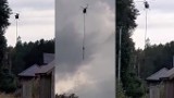 Powiat ostrołęcki. Energetycy przycinają drzewa z pomocą... helikoptera (zdjęcia, wideo)