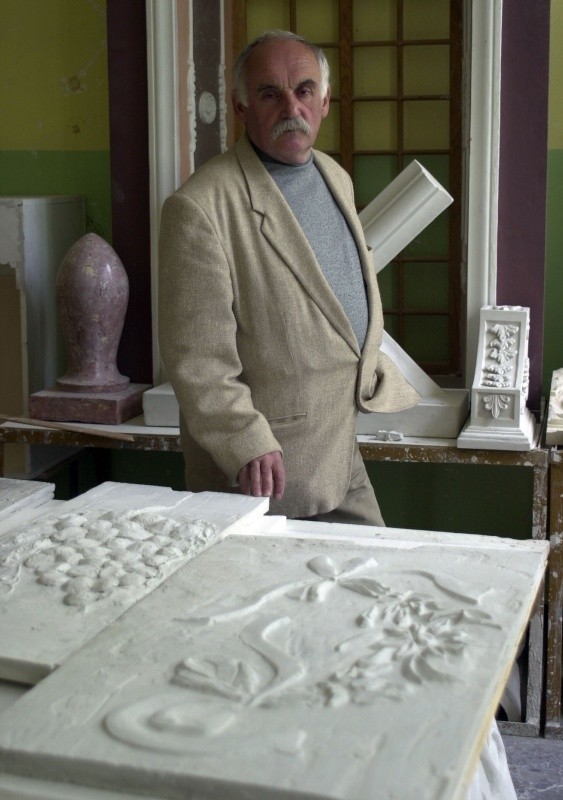 Współtwórcą i nauczycielem Technikum Rzemiosł Artystycznych był artysta rzeźbiarz Szczepan Siudak