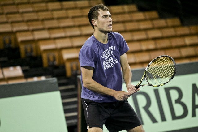 Jerzy Janowicz przegrał w drugiej rundzie turnieju ATP Masters 1000 w Madrycie z rozstawionym z numerem 6. Czechem Tomasem Berdychem 7:6 (7-3), 3:6, 2:6