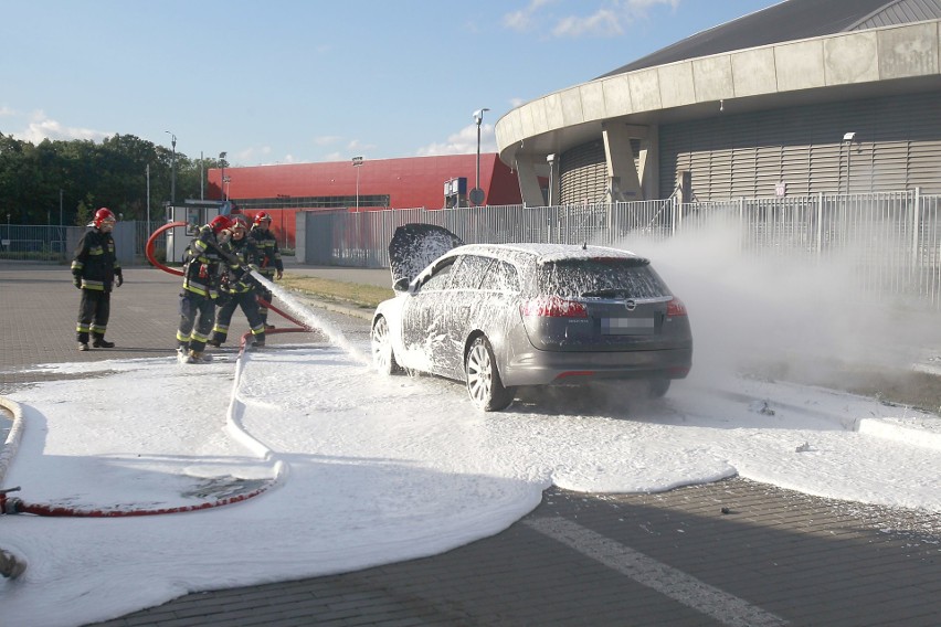 Pożar samochodu przy Atlas Arenie w Łodzi